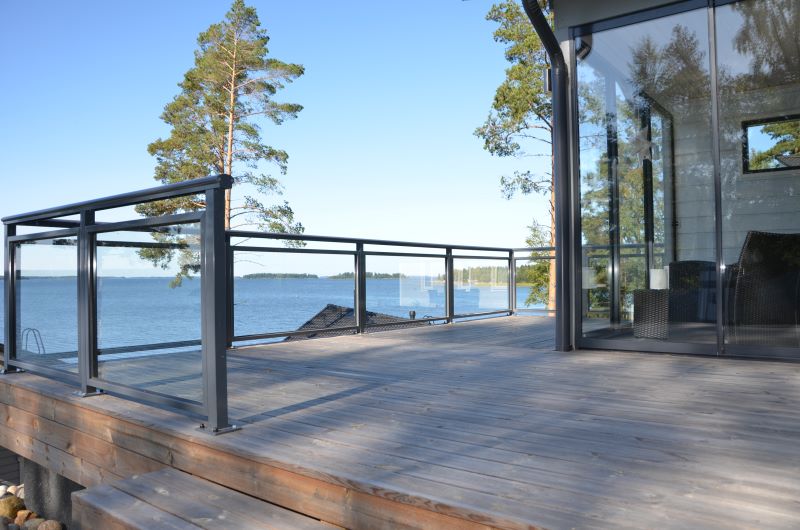 Glasräcken för altan